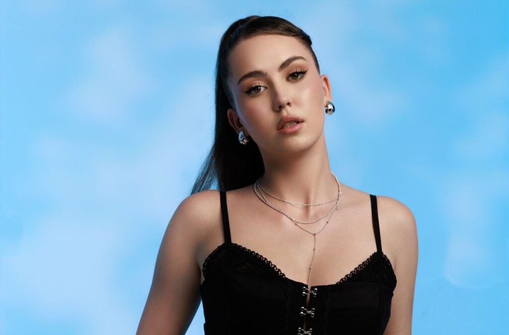 TAÝNA випустила «Спалахну» — трек, який уже підхоплюють у TikTok