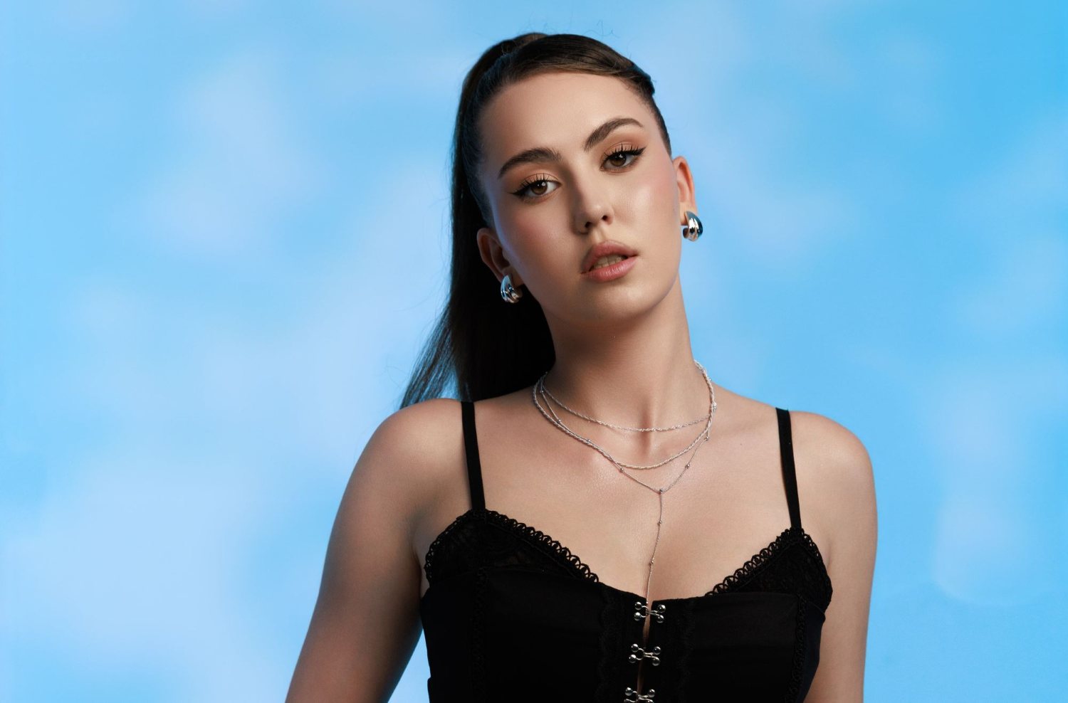TAÝNA випустила «Спалахну» — трек, який уже підхоплюють у TikTok
